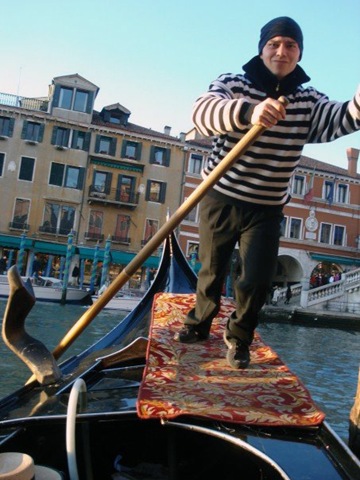 [Cortona_Venice_Gondolier6.jpg]