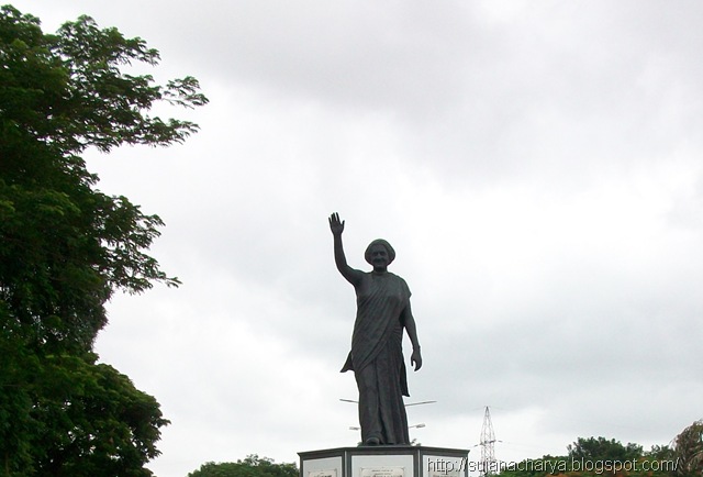 [Indira Gandhi[3].jpg]
