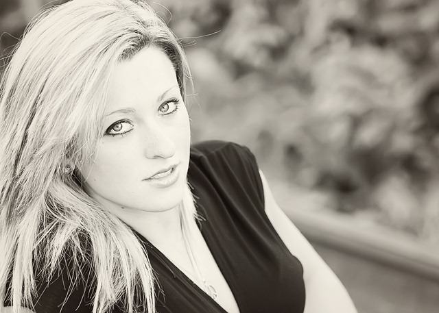 [sharpen8 - 7x5 - close-up - BW mink[4].jpg]