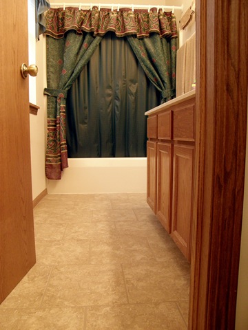 [Master bath[4].jpg]