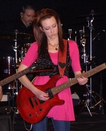 [AmberHeartGuitar4.jpg]