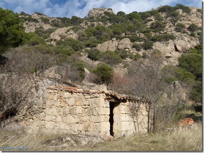 Cabaña con la Peña Muñana al fondo