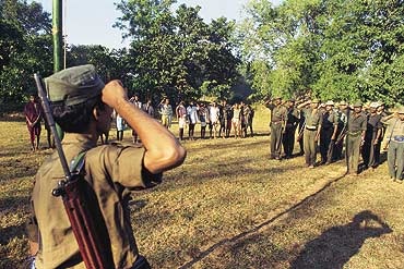 [naxalite_training_camp_chhattisgarh_20070205[3].jpg]