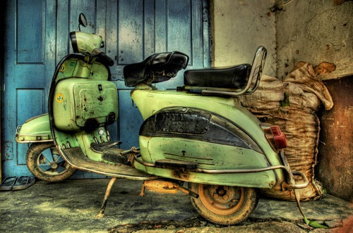 [bajaj-scooter-old-photography-door[1].jpg]