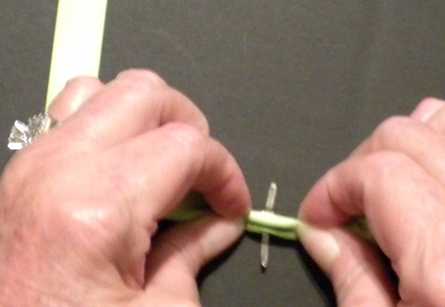 [Rhinestone Brad Bow Tutorial 010[3].jpg]