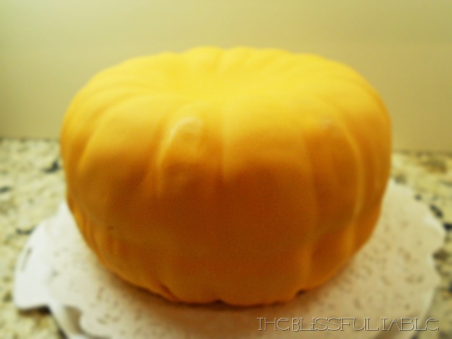 [pumpkin spice cake with fondant 018a[8].jpg]