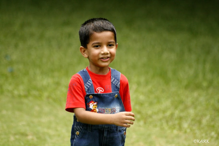 IMAGE: http://lh6.ggpht.com/_u_AgNyW8pm8/TIQG8nY3ApI/AAAAAAAAAYY/y2kmblSyTOE/s912/kuttan7.jpg