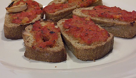 [garlic-studded-baguette 036[4].jpg]
