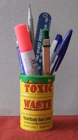 [ToxiWasteContainerPencilBin_sml[3].jpg]