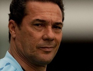 [luxemburgo-comanda-treino-do-santos-1258804481701_300x230[6].jpg]