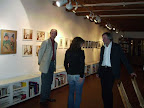 In der Galerie des Erdel-Verlags am Fischmarkt. Rechts: Dr. Erdel