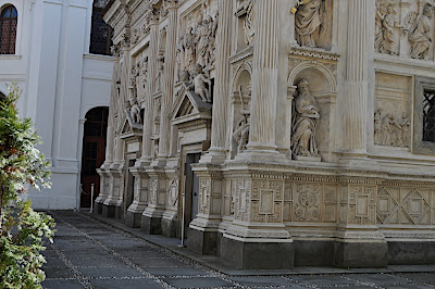 LP Inside the Loreto Palace