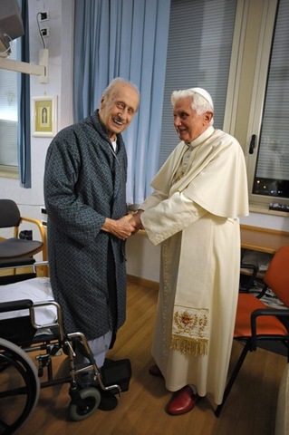 [El Papa visita al Cardenal Etchegaray[3].jpg]