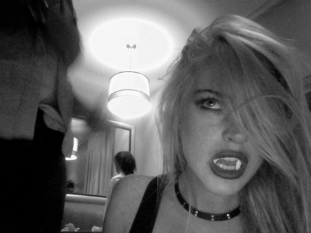 lindsay lohan vampire teeth. Lindsay Lohan with fangs
