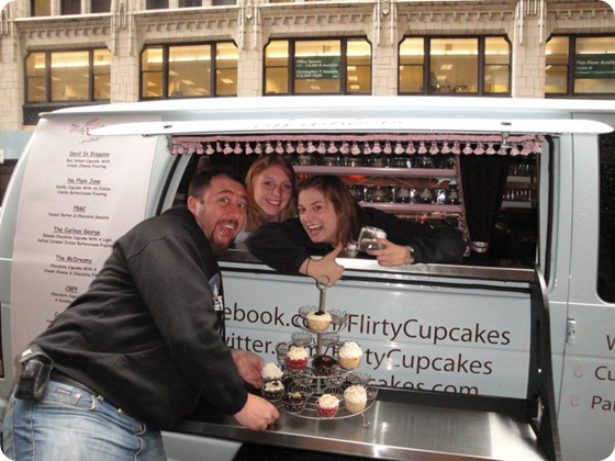 Flirty Cupcakes Chicago cupcake truck 6