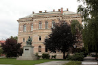 socha Strossmayera a galerie