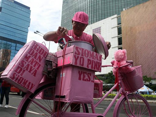 Sriyono Penjual Siomay Pink