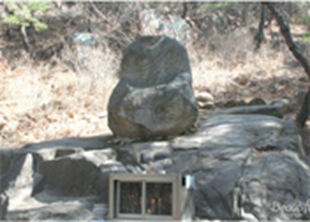 Gyeongju Seokjo Yeoraejwasang in Samneung Valley