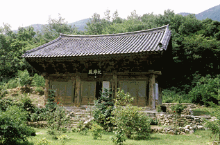 Cheongdo Daeungjeon Hall of Daebisa Temple