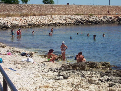 Manfredonia, Al bagno sulla scogliera