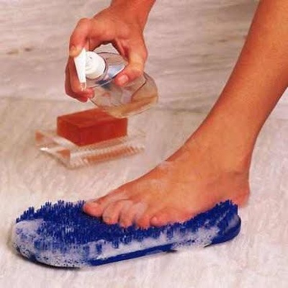foot scrubber Soapy_Soles_in_use