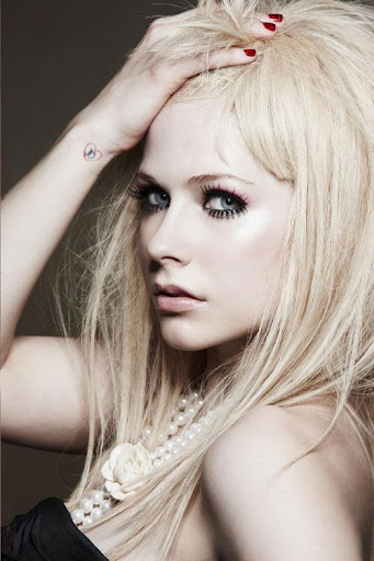Avril Lavigne Keep Holding On Album. avril lavigne my happy ending