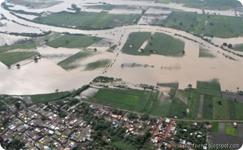 Floods wreak havoc in Andhra, Karnataka005