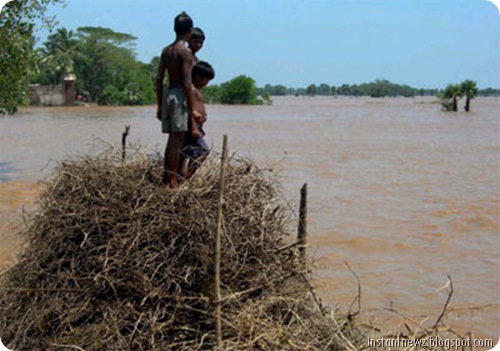 Floods wreak havoc in Andhra, Karnataka015