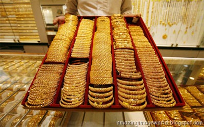 [Tray of gold at jewellery shop001[3].jpg]