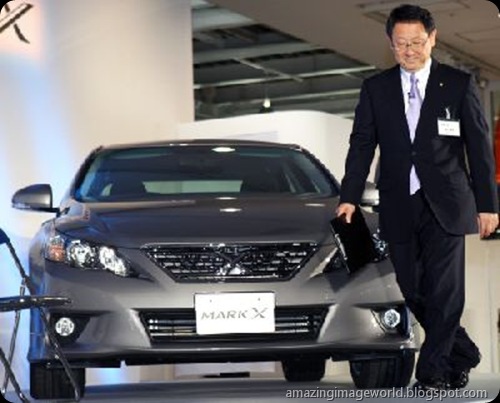 Toyota Motor launches new Mark X sedan car002