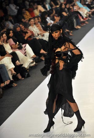 [Pakistan Fashion Week in Karachi004[3].jpg]