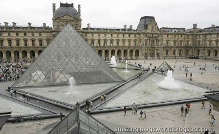 [Apple's first French store at Louvre003[3].jpg]