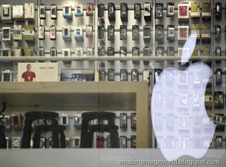 [Apple's first French store at Louvre008[3].jpg]