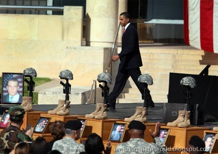 [Obama at memorial service001[3].jpg]
