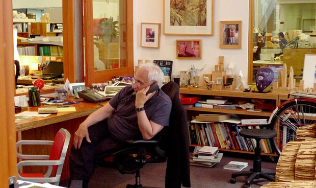 [Frank Owen Gehry fotografato nel suo studio di Los Angeles[4].jpg]
