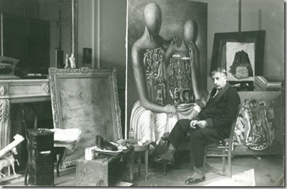Giorgio de Chirico davanti le sue opere, 1929 Photo Lipnitzki - Viollet
