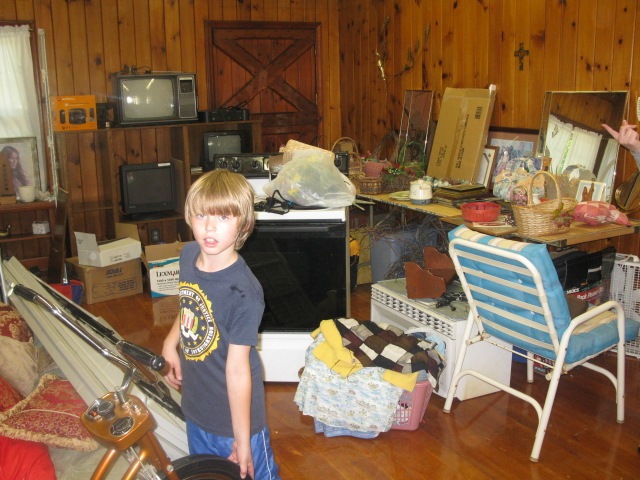 [yard sale day 025[3].jpg]