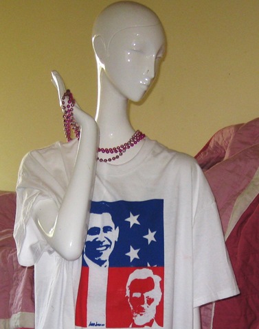 [Obama and Lincoln Mannikin with T-shirt, detail[3].jpg]