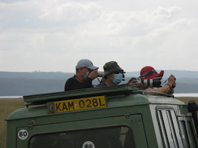 Aziaten op safari: met mondkapjes en grote camera's