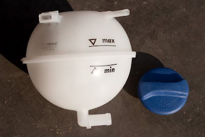 Water expansion bottle