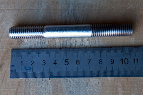 Threaded stud for suspension
