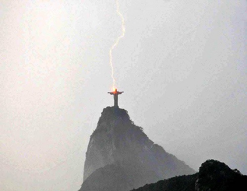 [Christ-hit-by-lightning[5].jpg]