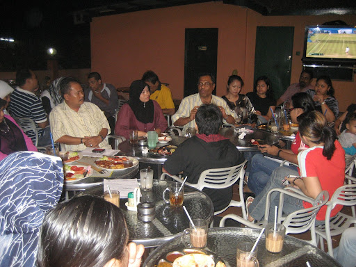 http://lh6.ggpht.com/_w-h5UvK7U5g/SmoA_-tB2IE/AAAAAAAALz0/mzsCj56_kmk/SEMBANGMALAMBERSAMAPUTERIUMNOBAHAGIANGOMBAK.jpg