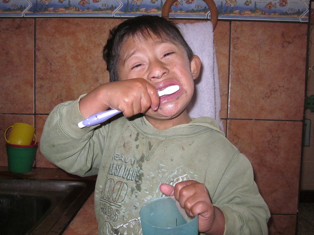 [Joel brushes his teeth 004[3].jpg]