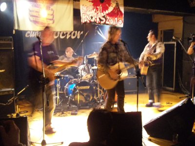Nob play drums