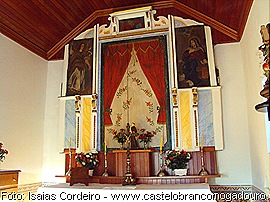 Interior da Capela de Santo Antonio, em Castelo Branco Mogadouro,  nesta imagem o altar mor esta sem a imagem original do Padroeiro