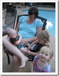 Aunt Stephanie is helping Avery tickle Baby Reid's feet while Annabelle smiles for the camera, 6-20-09