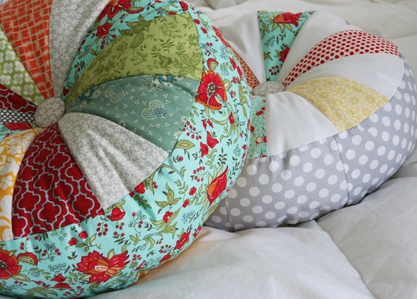 Le tutoriel pour un coussin rond en patchwork. - Chez elkalin.com