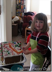 Dec23_GingerbreadHouse_1_SM