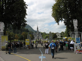 Gezellig druk hier in Lourdes.